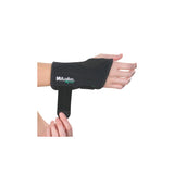Mueller Green Fitted Wrist Brace